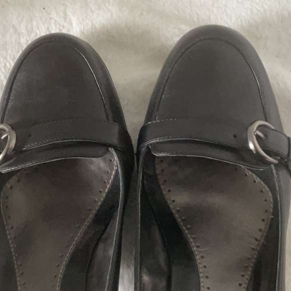 Naturalizer Black Classic Heels with Silver Buckle - Picture 3 of 8